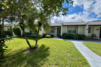 220 Lake Constance Dr, West Palm Beach: photo 1 of 34