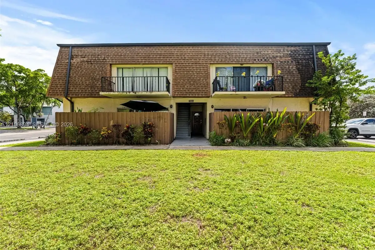 7401 W Sunrise Blvd #B1, Plantation: photo 1 of 30
