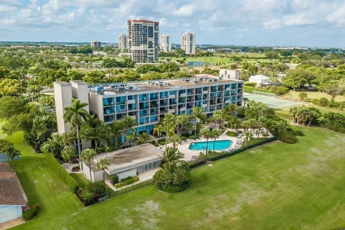 1830 Embassy Dr #112, West Palm Beach: photo 1 of 2