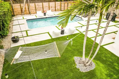 1409 NE 1st Ave, Fort Lauderdale: photo 1 of 28