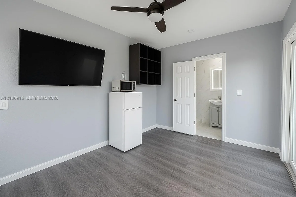 2400 Casablanca Dr #B, Miramar: photo 1 of 2