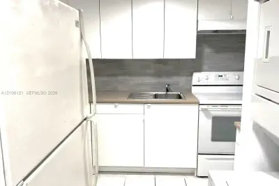 10000 NW 80 Ct #2225, Hialeah Gardens: photo 1 of 11