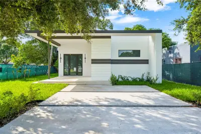 870 Superior St, Opa-locka: photo 1 of 38