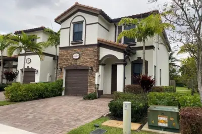 4985 Kobus Ter, Davie: photo 1 of 13