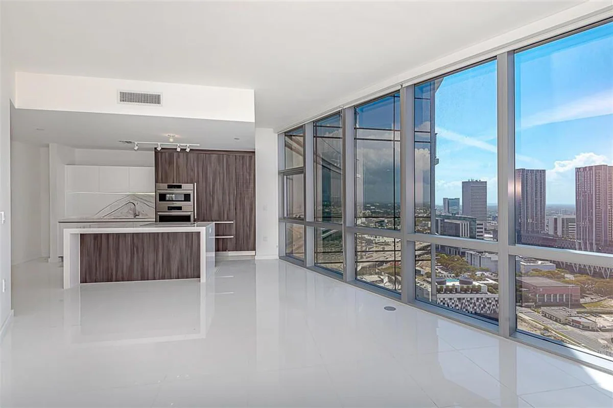 851 NE 1st Ave #2402, Miami: photo 1 of 65