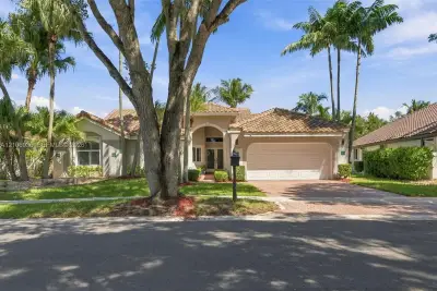 809 Heron Rd, Weston: photo 1 of 30