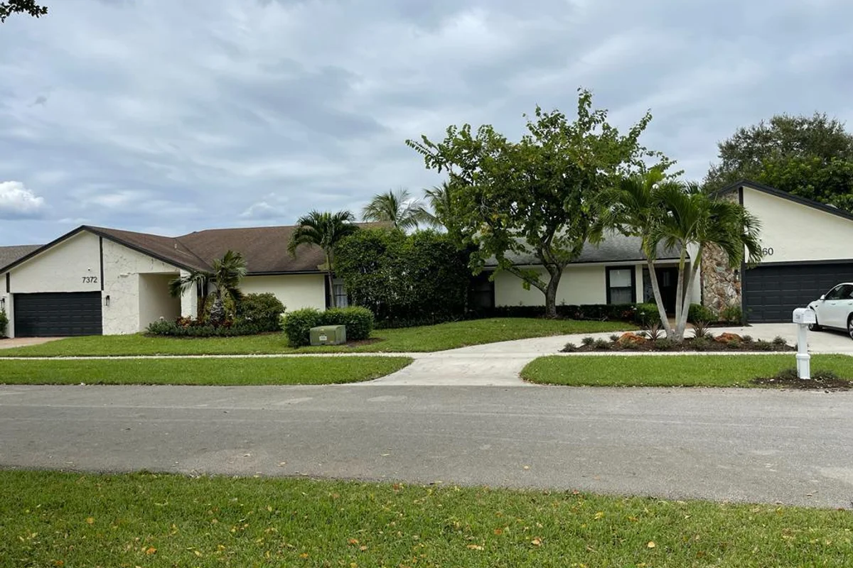 7360 San Sebastian Dr, Boca Raton: photo 1 of 27
