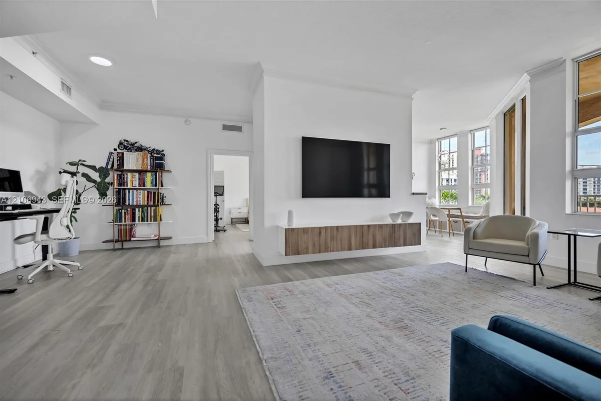 3001 NE 185th St #523, Aventura: photo 1 of 32
