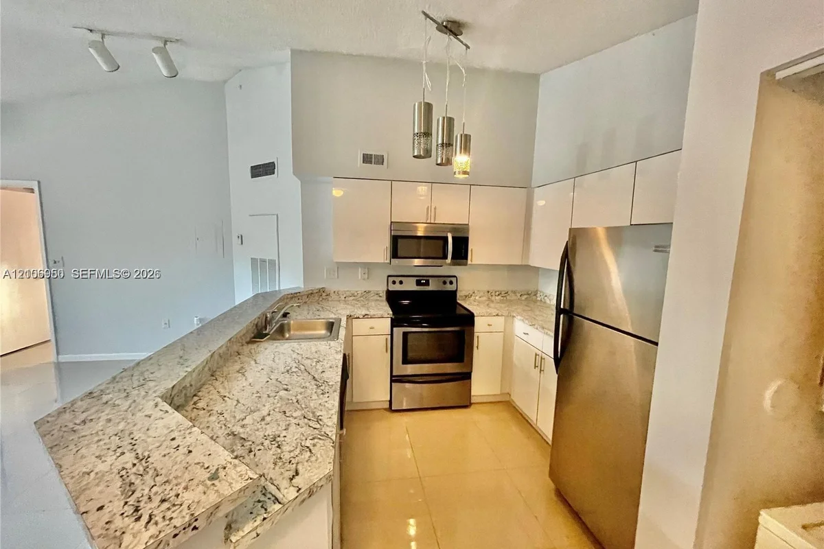 2550 SW 18th Ter #1405, Fort Lauderdale: photo 1 of 29