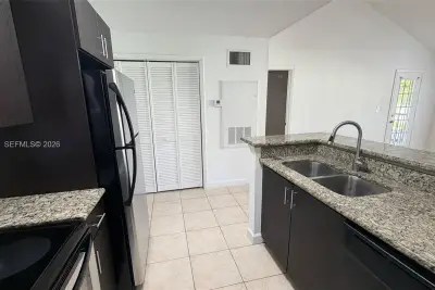 4058 NW 87th Ave, Sunrise: photo 1 of 17