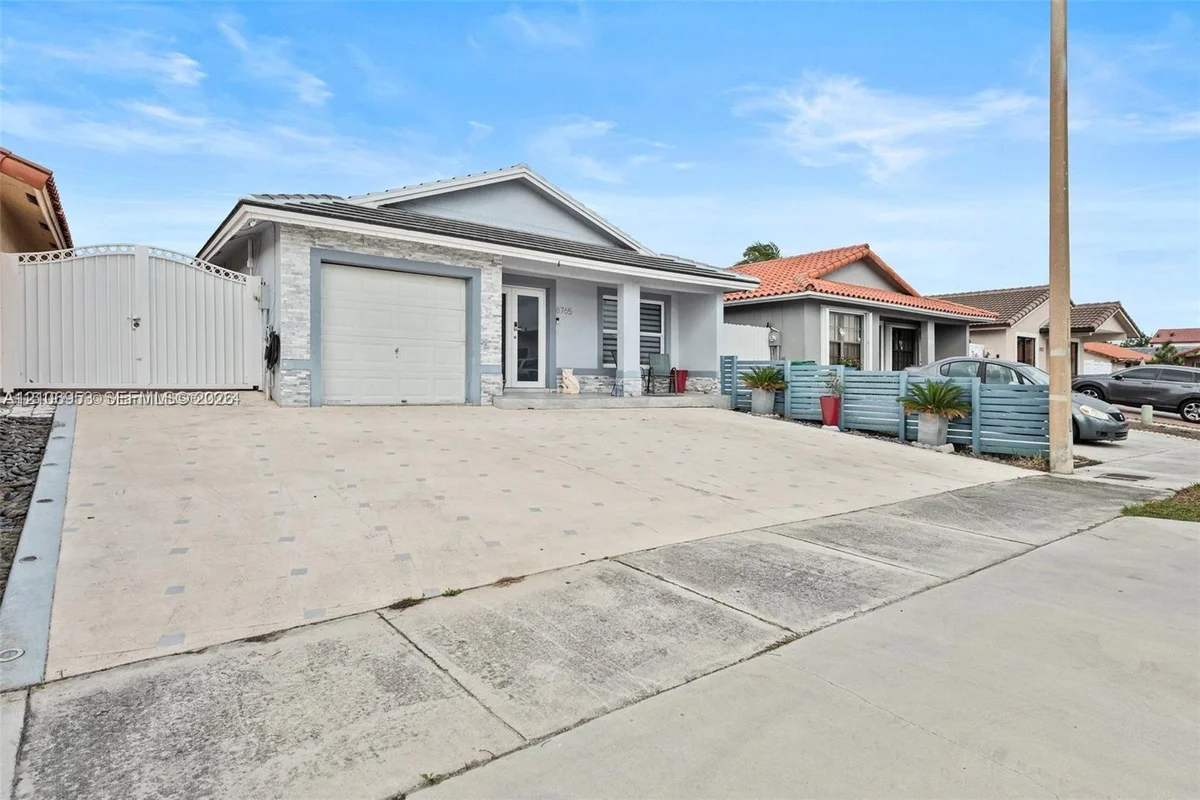 8765 NW 111th Ter, Hialeah Gardens: photo 1 of 18