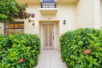 3891 NE 167th St #24, North Miami Beach: photo 1 of 22