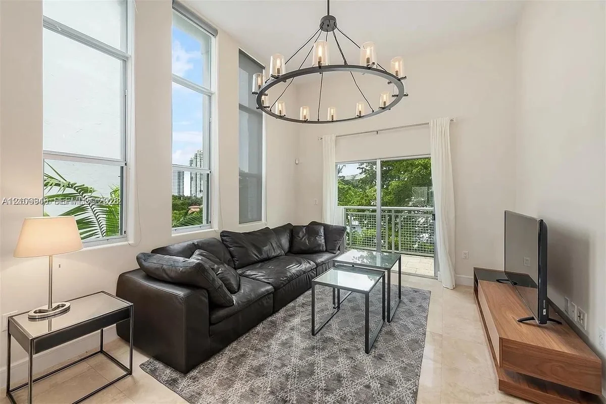 1040 10th St #402, Miami Beach: photo 1 of 20