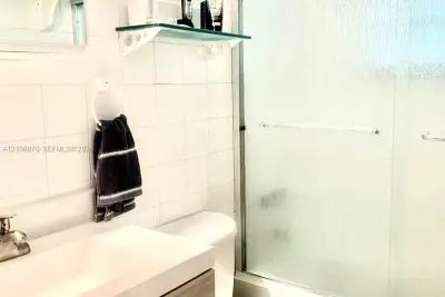 8540 Byron Ave #1B, Miami Beach: photo 1 of 11