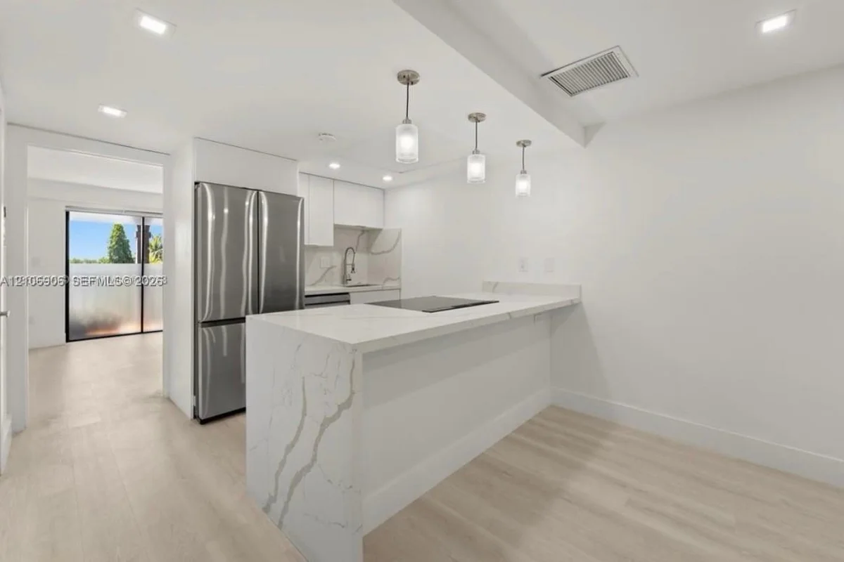 777 SW 9th Ave #509, Miami: photo 1 of 10