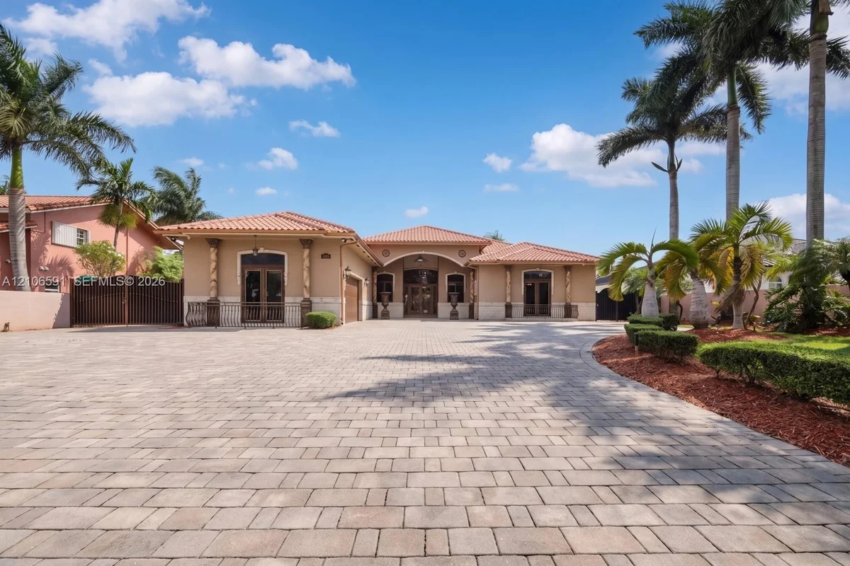 3525 SW 128th Ave, Miami: photo 1 of 48