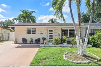 7020 SW 20th, North Lauderdale: photo 1 of 37
