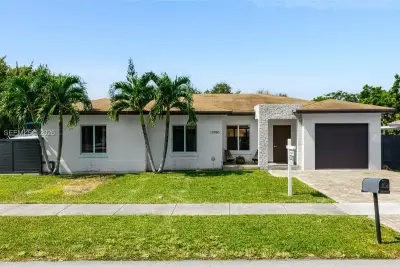 17990 SW 113th Ct, Miami: photo 1 of 51
