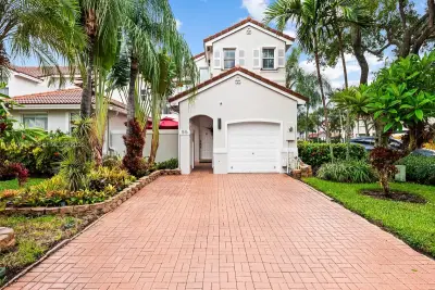 1515 Seagrape Way, Hollywood: photo 1 of 30