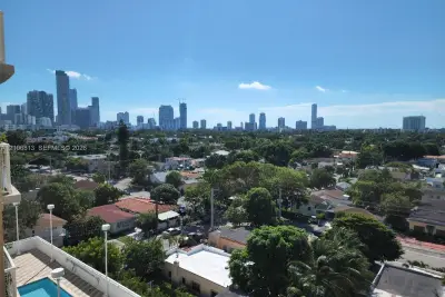 900 SW 8th St #902, Miami: photo 1 of 28