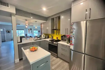 7830 Dixie Beach Cir, Tamarac: photo 1 of 28
