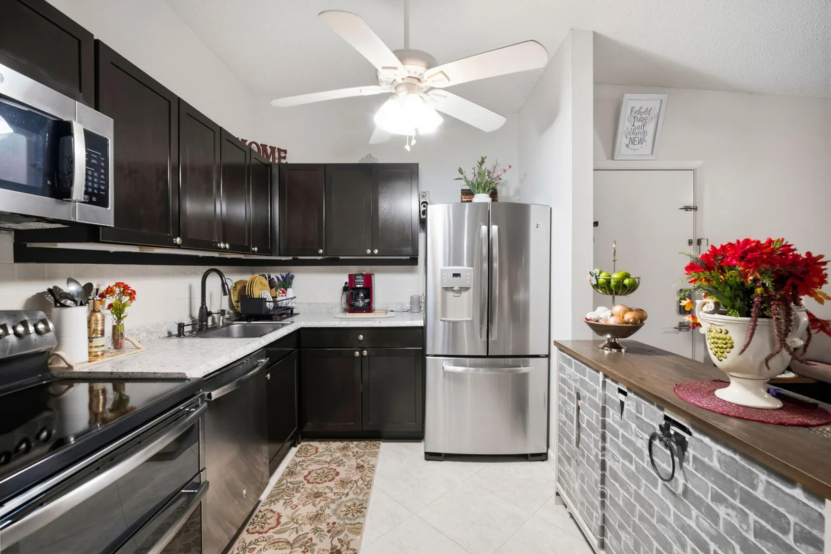 9965 N Belfort Cir #209, Tamarac: photo 1 of 31