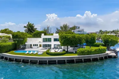 13395 Biscayne Bay Dr, North Miami: photo 1 of 36