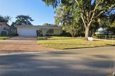 6325 Miami Lakeway, Miami Lakes: photo 1 of 24