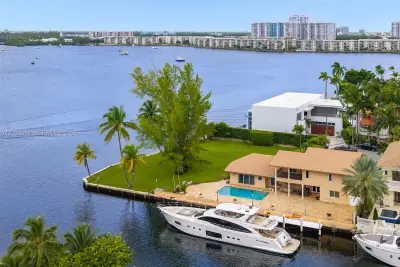 3224 NE 167th St, North Miami Beach: photo 1 of 34