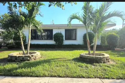 1970 NE 168th St #2, North Miami Beach: photo 1 of 6