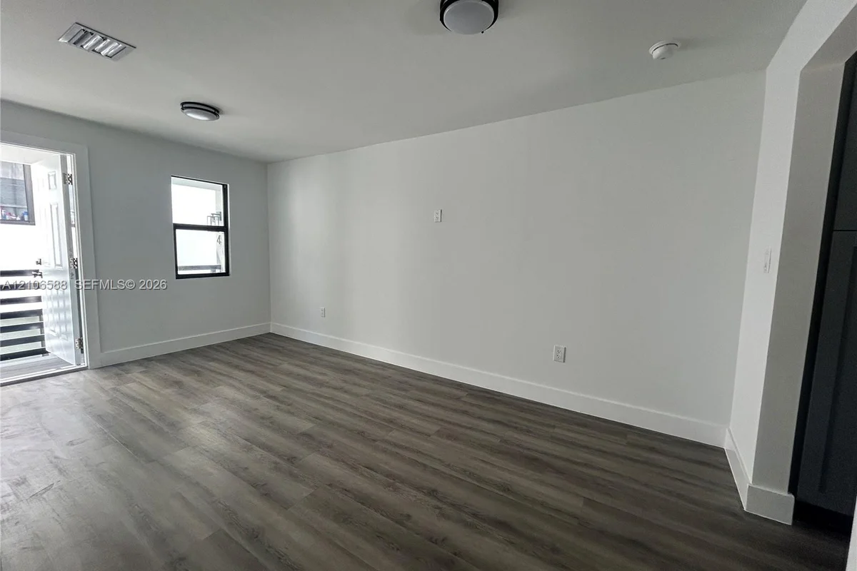 628 SW 21st Ave #3, Miami: photo 1 of 15
