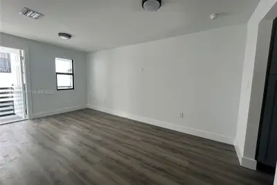 628 SW 21st Ave #3, Miami: photo 1 of 15