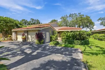 1101 Saint Andrews Rd #4, Hollywood: photo 1 of 42