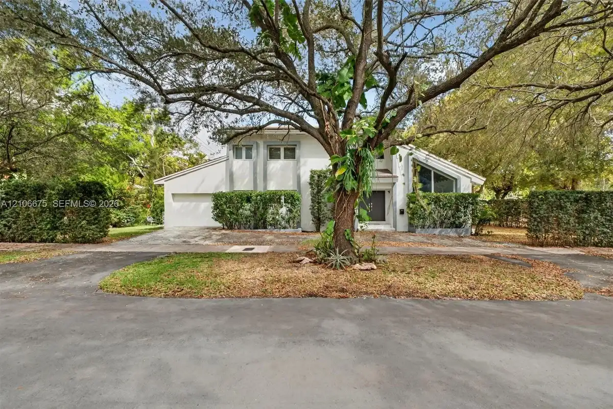 3231 Salzedo St, Coral Gables: photo 1 of 59