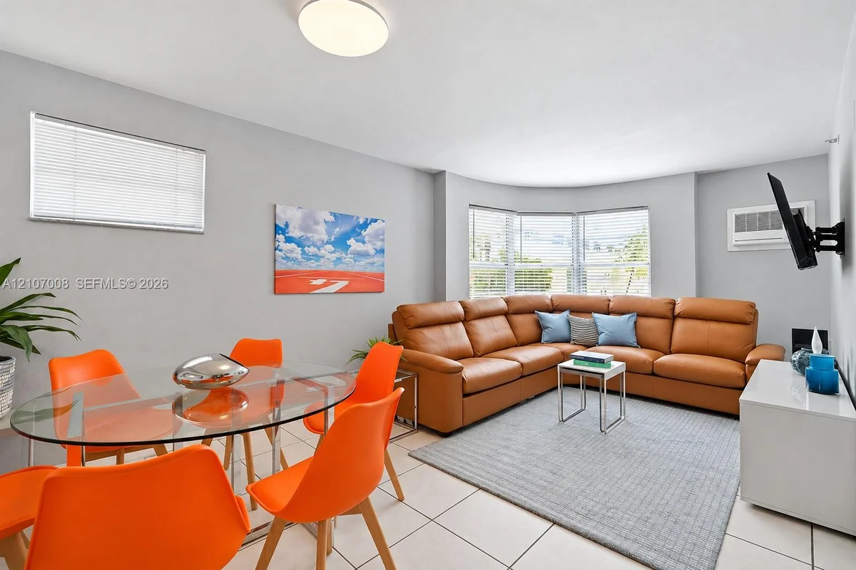 3030 Collins Ave #2H, Miami Beach: photo 1 of 11