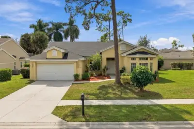 1015 Lake Breeze Dr, Wellington: photo 1 of 57