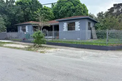 80 NE 68th St, Miami: photo 1 of 16