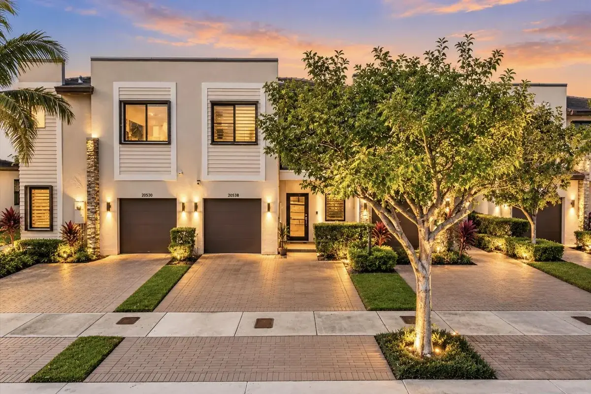 20538 NE 2nd Ct, Miami: photo 1 of 42