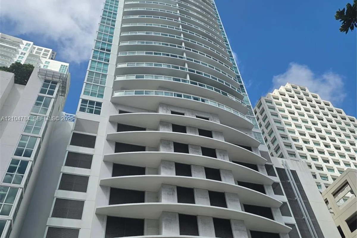 950 Brickell Bay Dr #1210, Miami: photo 1 of 17