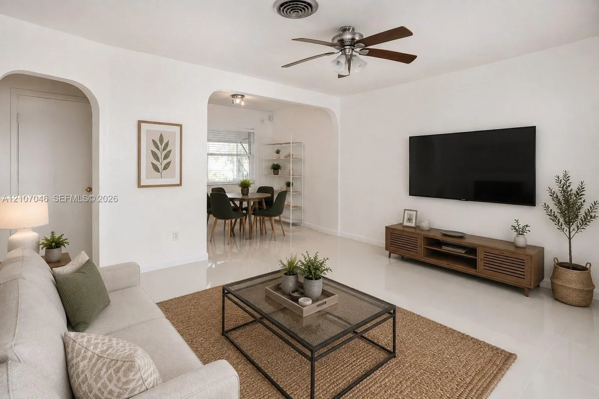1722 Wiley St, Hollywood: photo 1 of 8