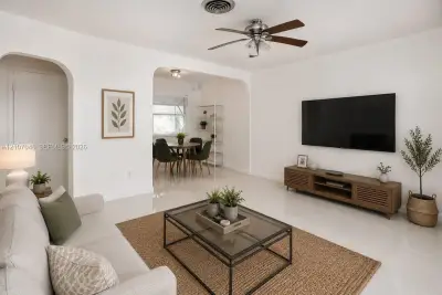 1722 Wiley St, Hollywood: photo 1 of 8