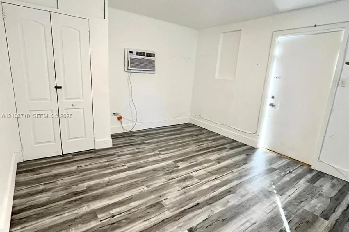 1648 NE 172 St #2, North Miami Beach: photo 1 of 4