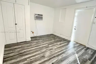 1648 NE 172 St #2, North Miami Beach: photo 1 of 4