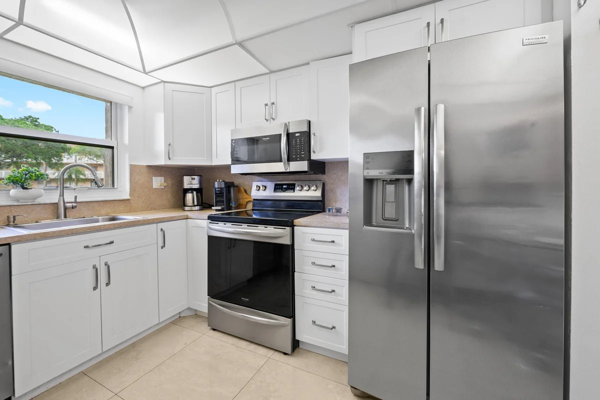 9330 Sunrise Lakes Blvd #104, Sunrise: photo 1 of 24