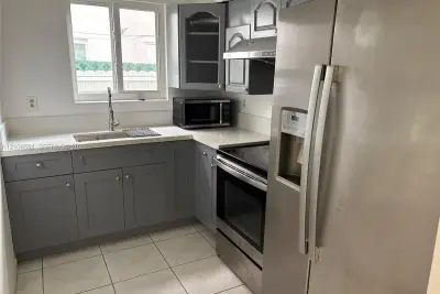2754 SW 13th St #1st Fl, Miami: photo 1 of 20