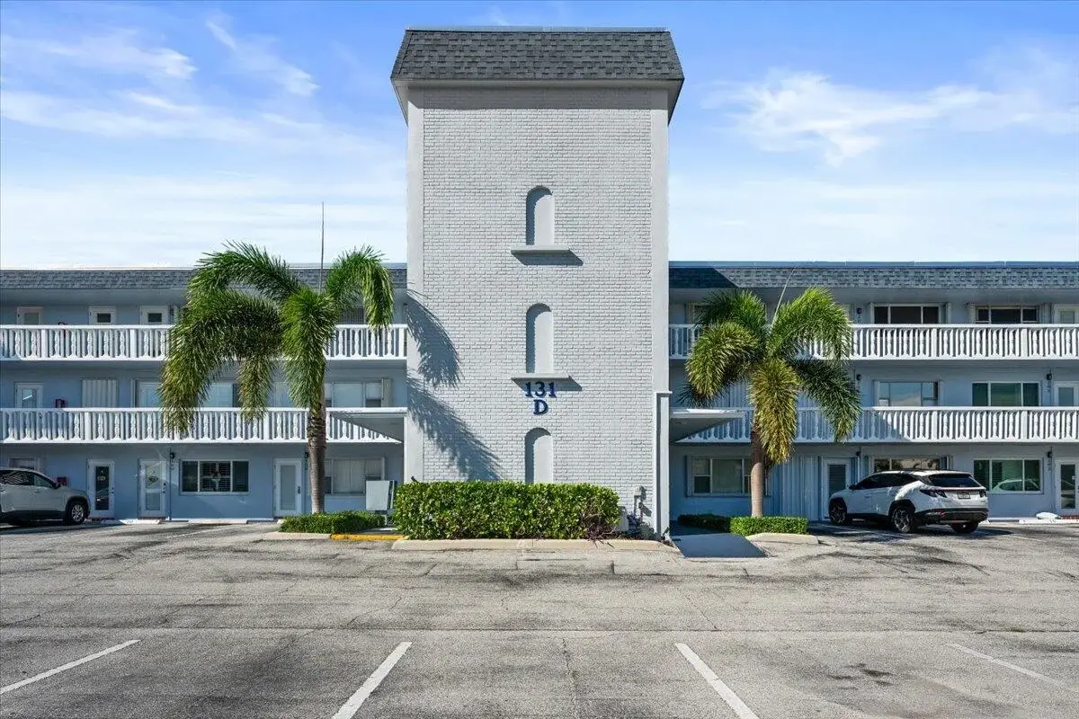 131 Doolen Ct #207, North Palm Beach: photo 1 of 31
