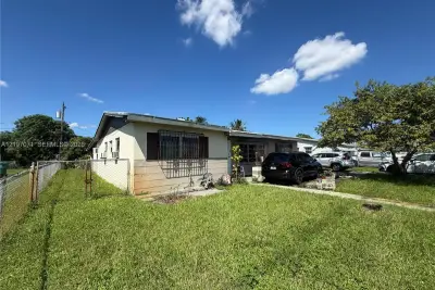 18020 NW 7th Ave, Miami Gardens: photo 1 of 5