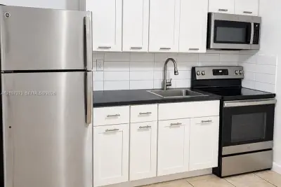 13251 Memorial Hwy #10, North Miami: photo 1 of 8