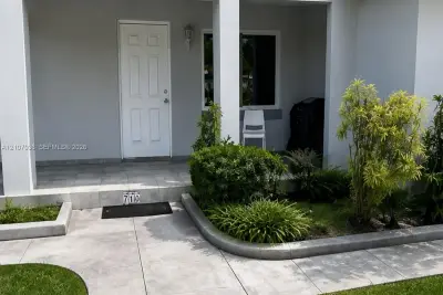 710 E 13th St #A, Hialeah: photo 1 of 24