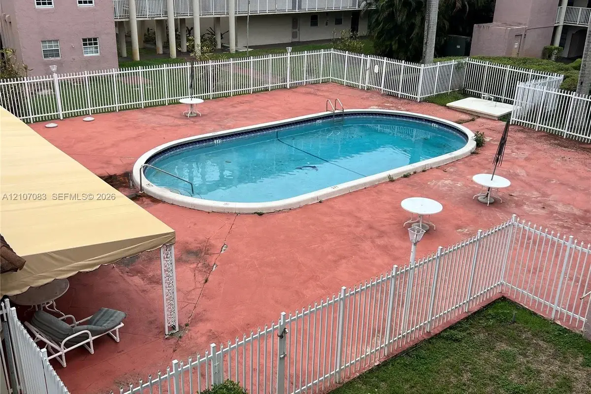 2800 NW 56th Ave #B305, Lauderhill: photo 1 of 18